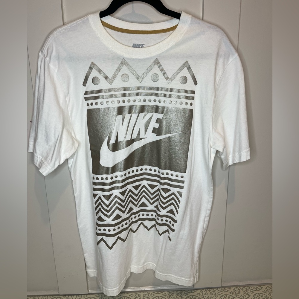 Nike Tribal Print White TShirt with Bronze Accents Size Mens Medium Worn Once